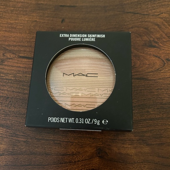 MAC Cosmetics Other - Mac extra dimensions skinfinish